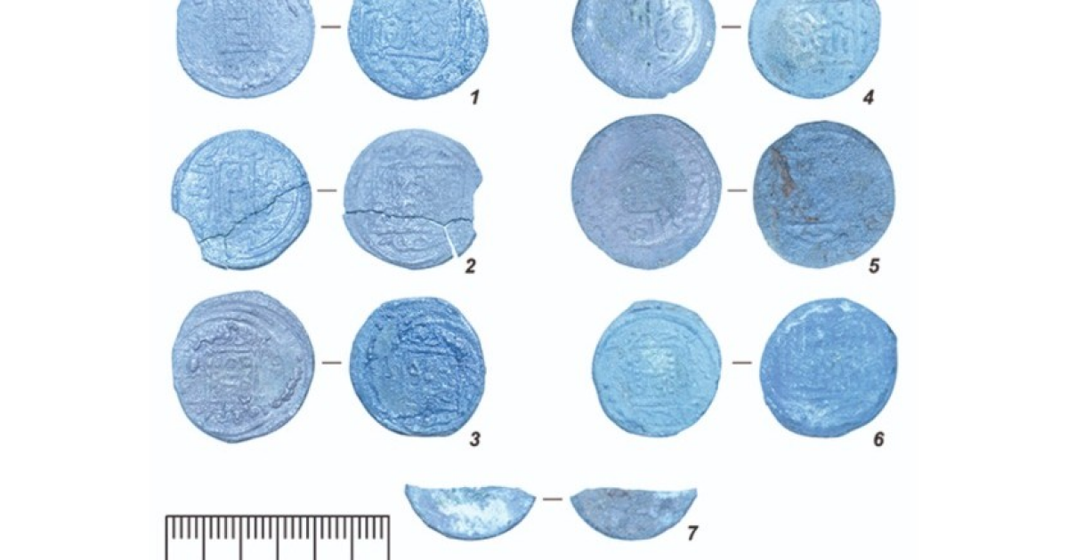 В Болгаре раскопали средневековый клад из анонимных серебряных дирхемов