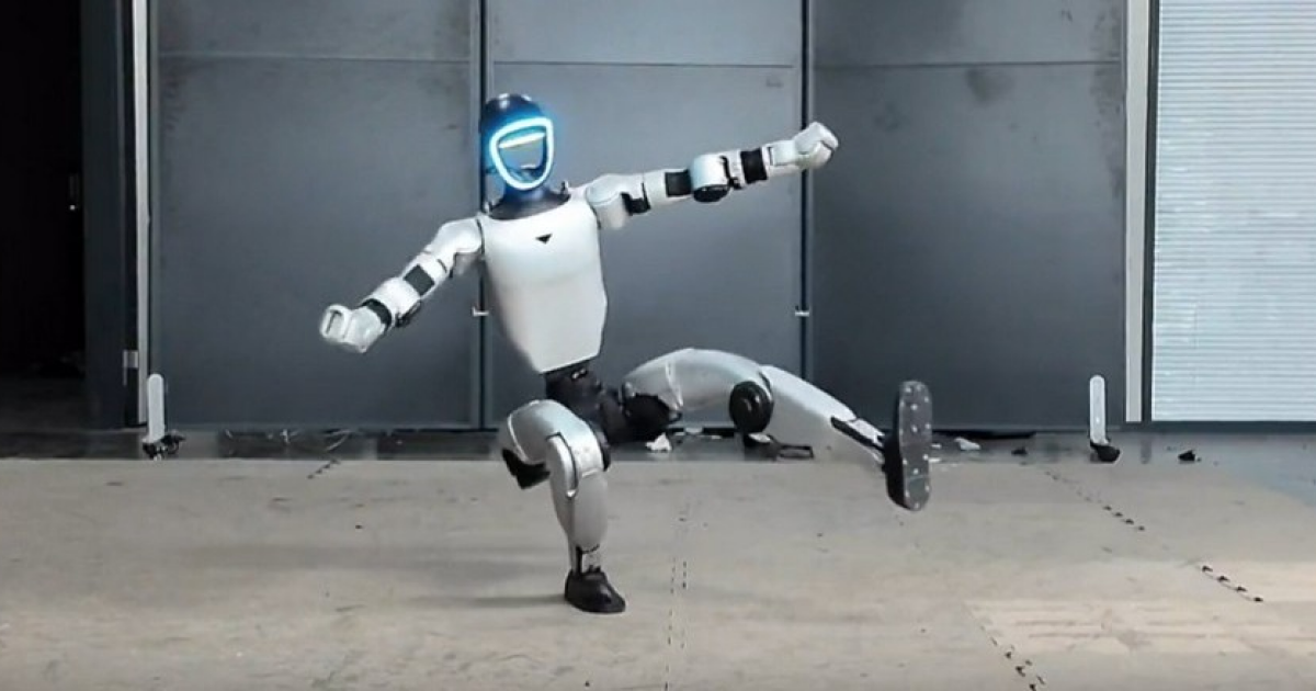 Андроид смог последовательно станцевать и подраться