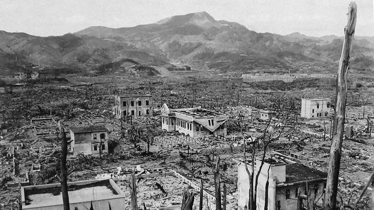 Нагасаки после ядерного взрыва. Бомбардировка хиросимы и нагасаки. Япония 1945 хиросима и нагасаки. Бомбардировка хиросимы и нагасаки. Бомбардировка хиросимы и нагасаки.